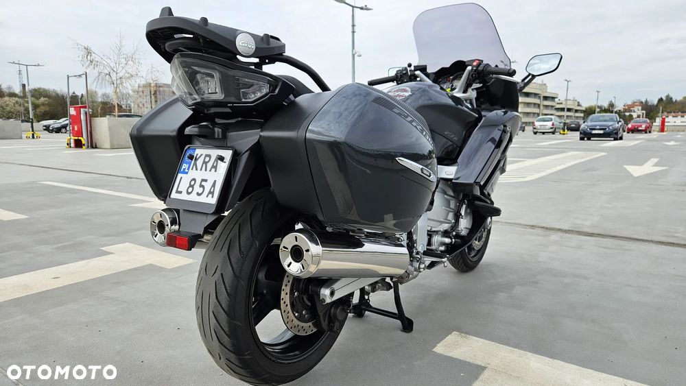 Yamaha FJR - 8