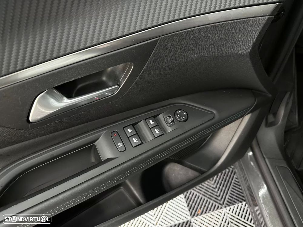 Peugeot 3008 1.2 PureTech Allure Pack EAT8 - 34