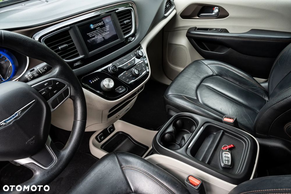 Chrysler Pacifica - 22