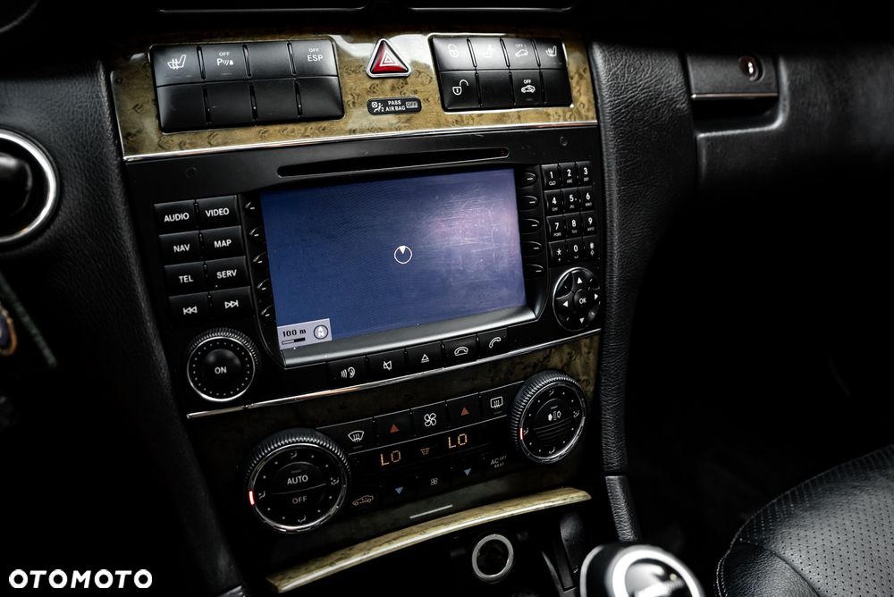 Mercedes-Benz Klasa C 320 4Matic Avantgarde Sport Edition - 33