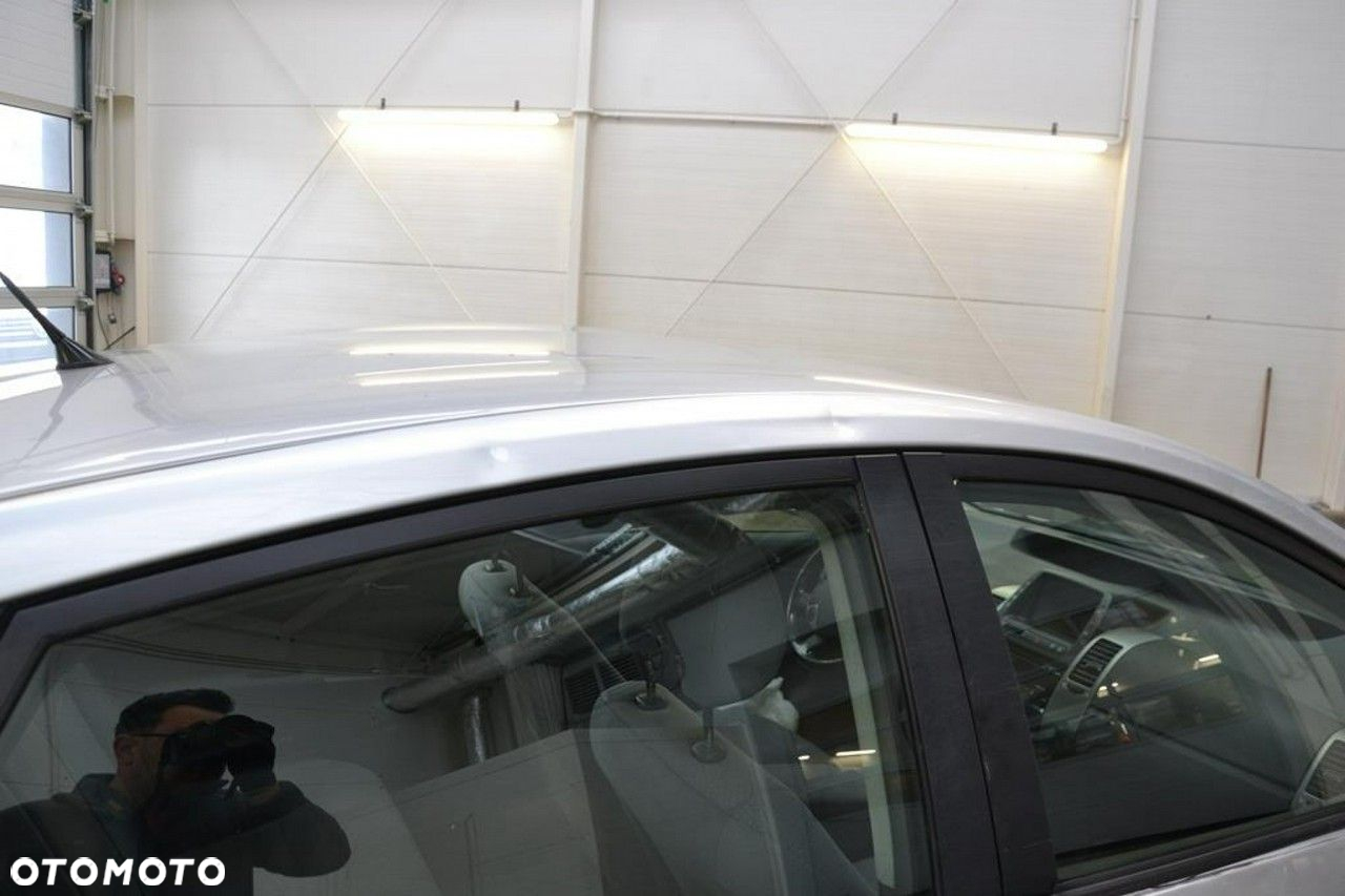 Toyota Prius - 17