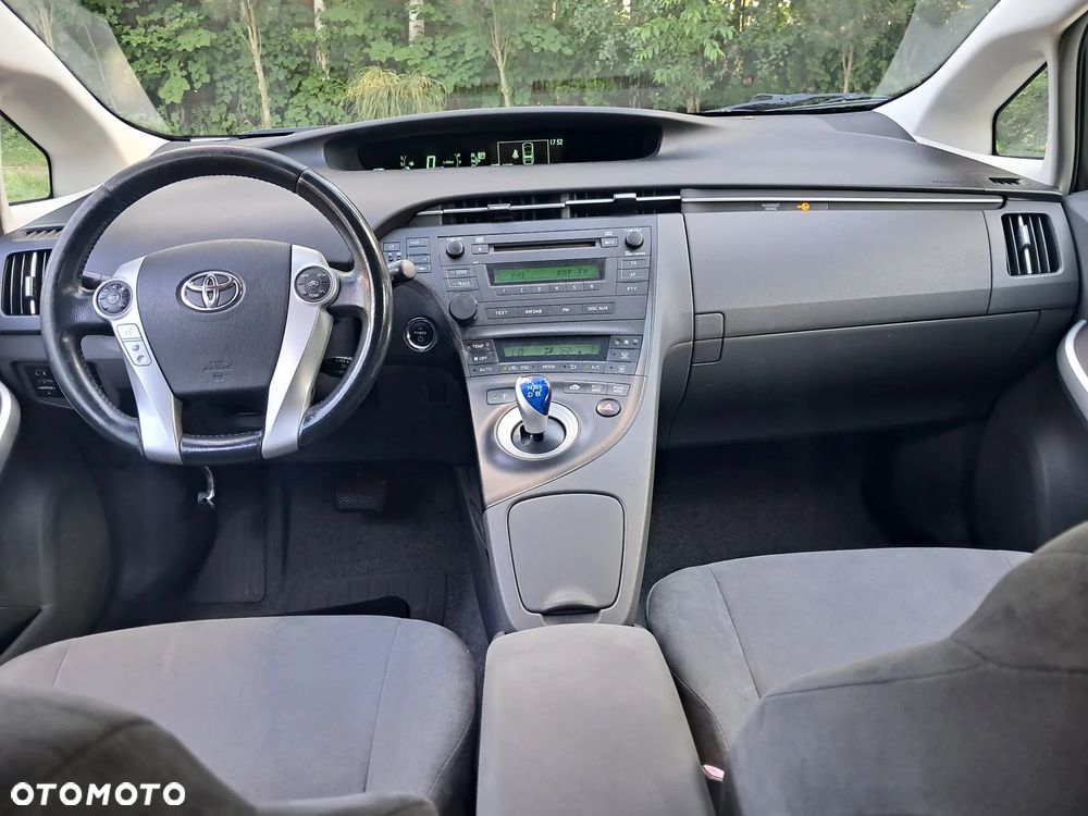 Toyota Prius 1.8 HSD Premium - 23