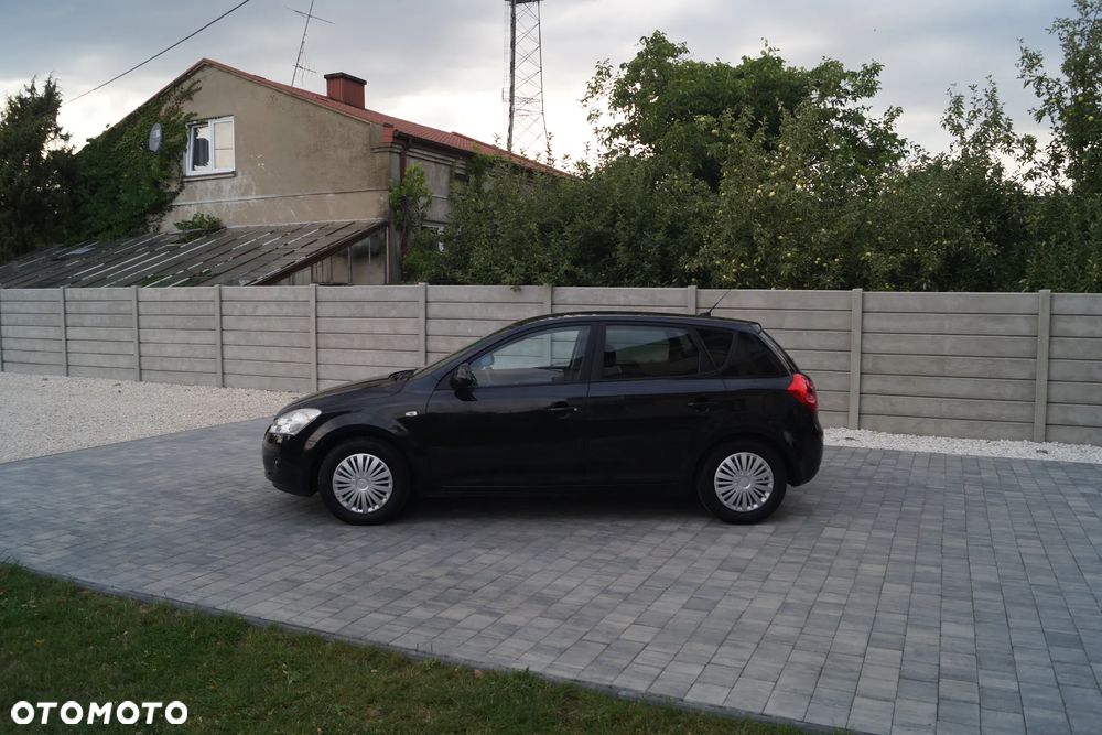Kia Ceed - 31