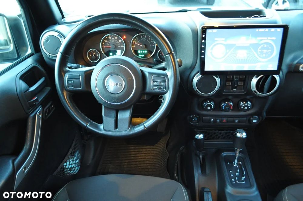 Jeep Wrangler 3.6 Unlim Sahara - 24