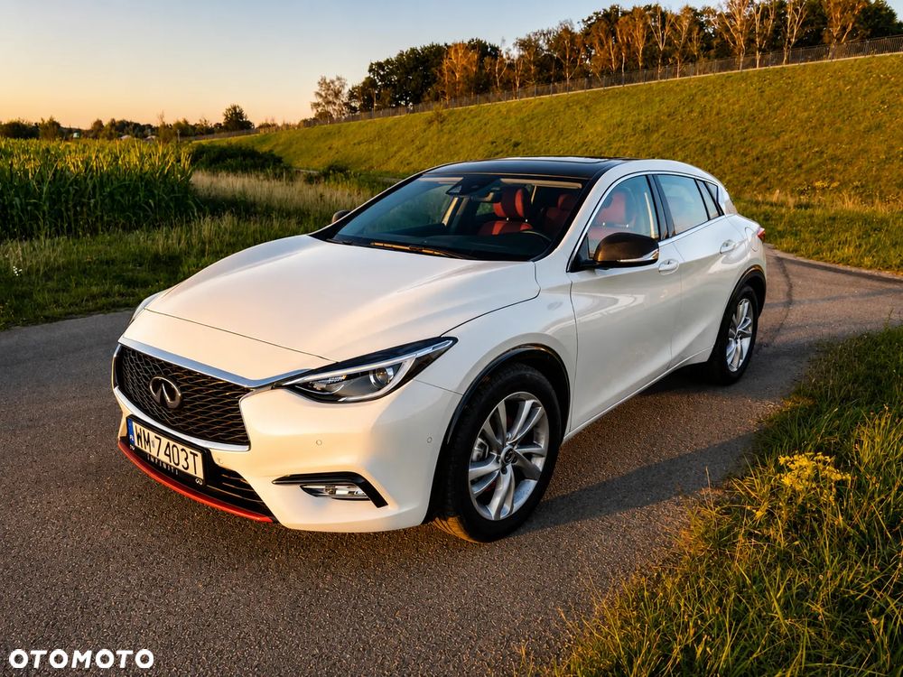 Infiniti Q30 1.6t Pure - 2