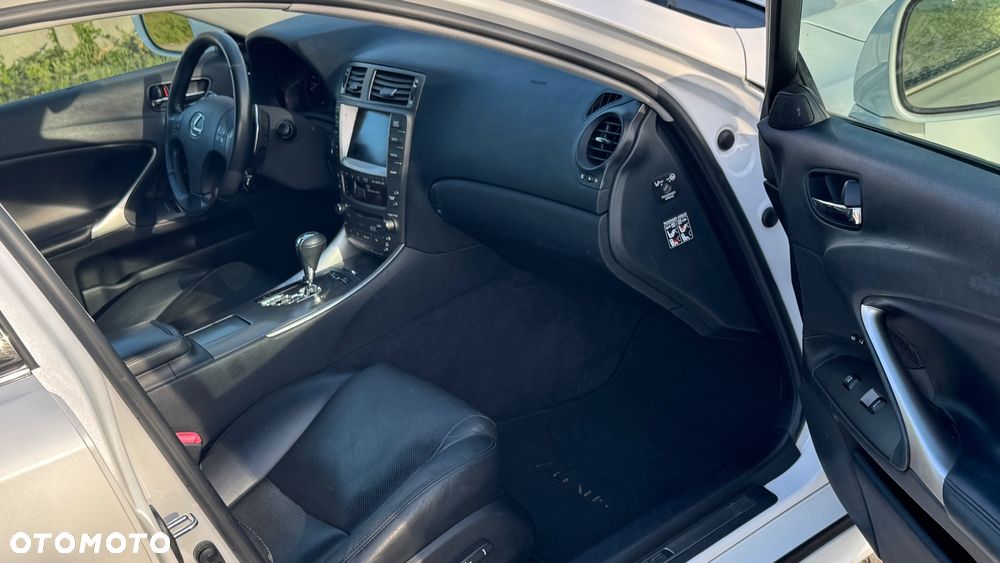 Lexus IS 250 Prestige - 38