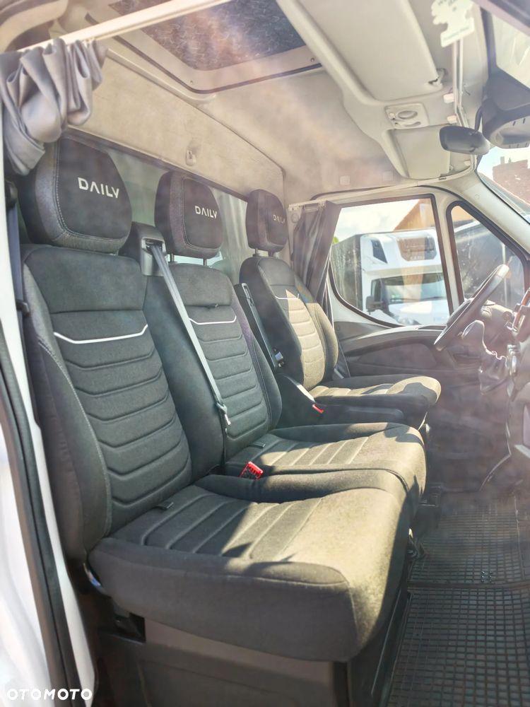 Iveco DAILY FIRANA 10EP WINDA DHOLLANDIA PLANDEKA 3.0 180KM HIMATIC AUTOMAT NAWIGACJA RADAR ASYSTENT PASA SERWIS ASO BEZWYPADKOWY ZADBANY 2024 FV23% KLIMA WEBASTO 35S18 - 27
