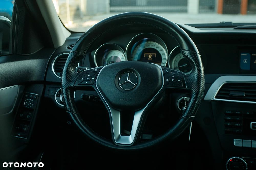 Mercedes-Benz Klasa C 200 (BlueEFFICIENCY) 7G-TRONIC Avantgarde - 23