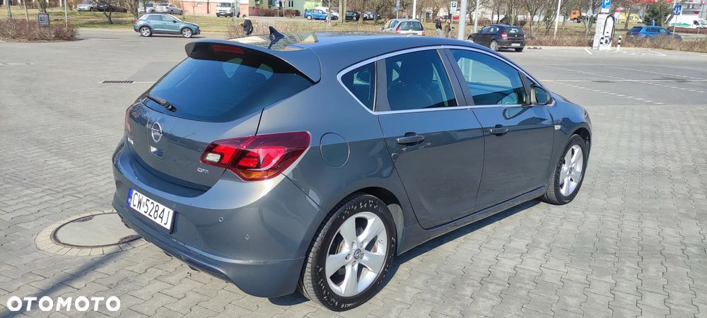 Opel Astra 2.0 CDTI Exklusiv - 9