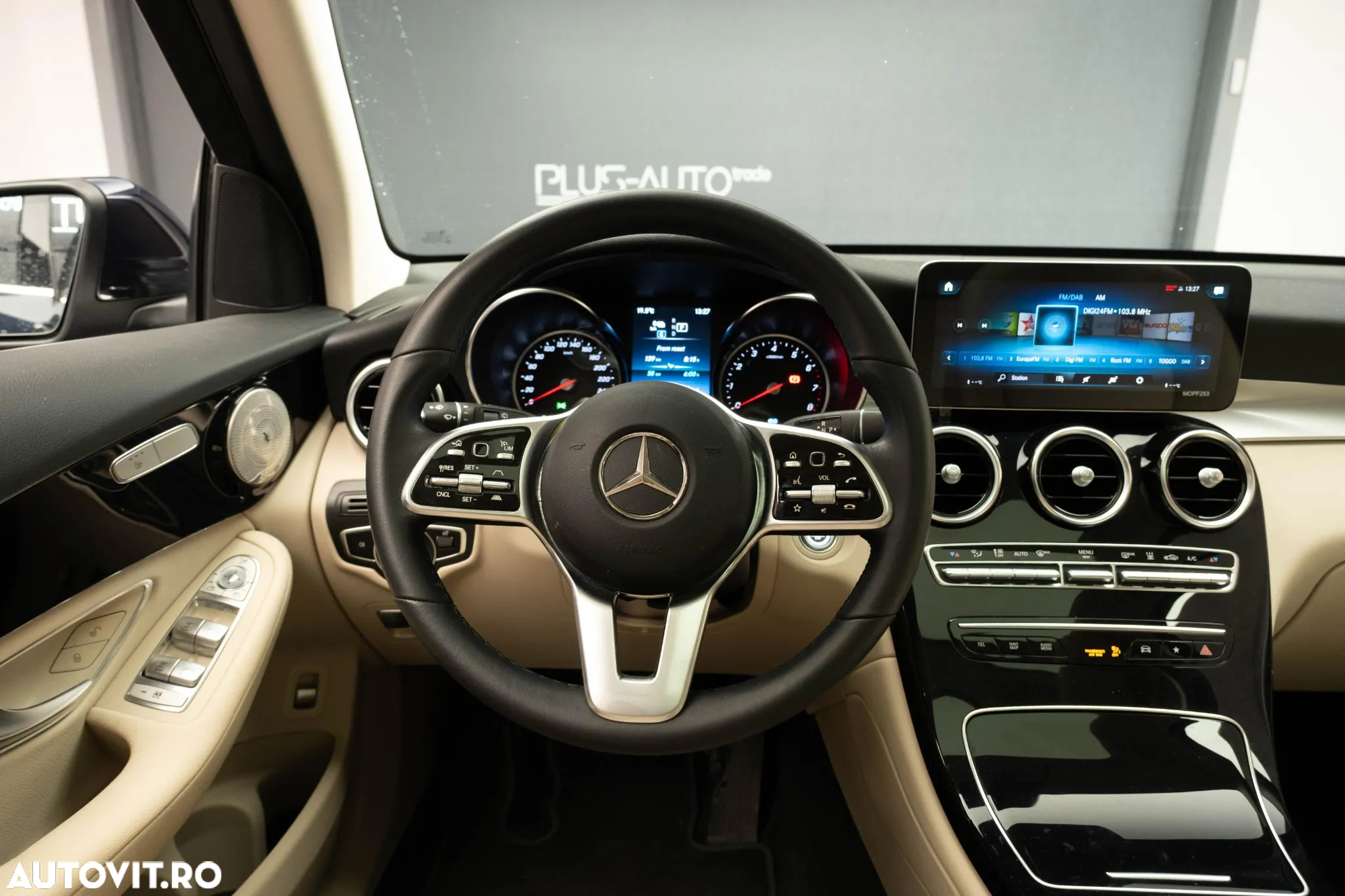 Mercedes-Benz GLC 300 e 4Matic 9G-TRONIC Exclusive - 37