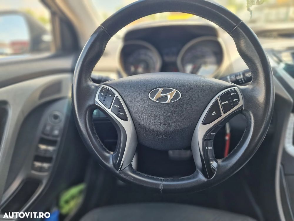 Hyundai Elantra 1.6 MPi Aut. Exclusive - 21
