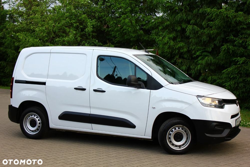 Toyota PROACE CITY BLASZAK 2 OSOBOWY 1.2 D-4T BENZYNA 110KM PEWNE AUTO FV23% - 2