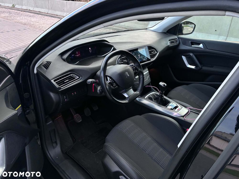 Peugeot 308 - 8