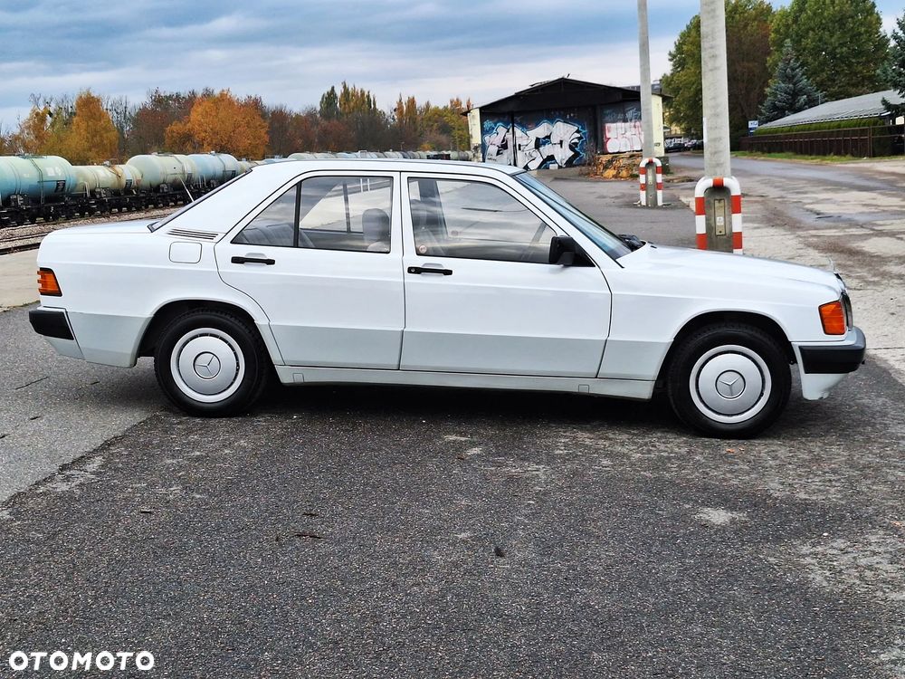 Mercedes-Benz W201 (190) - 24