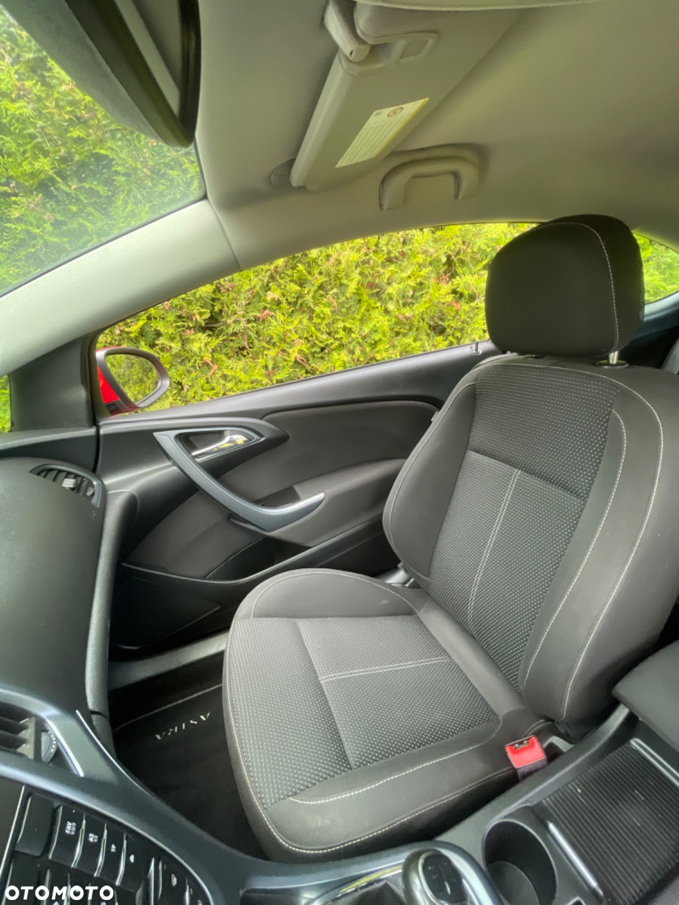 Opel Astra GTC 1.6 Turbo Sport - 23