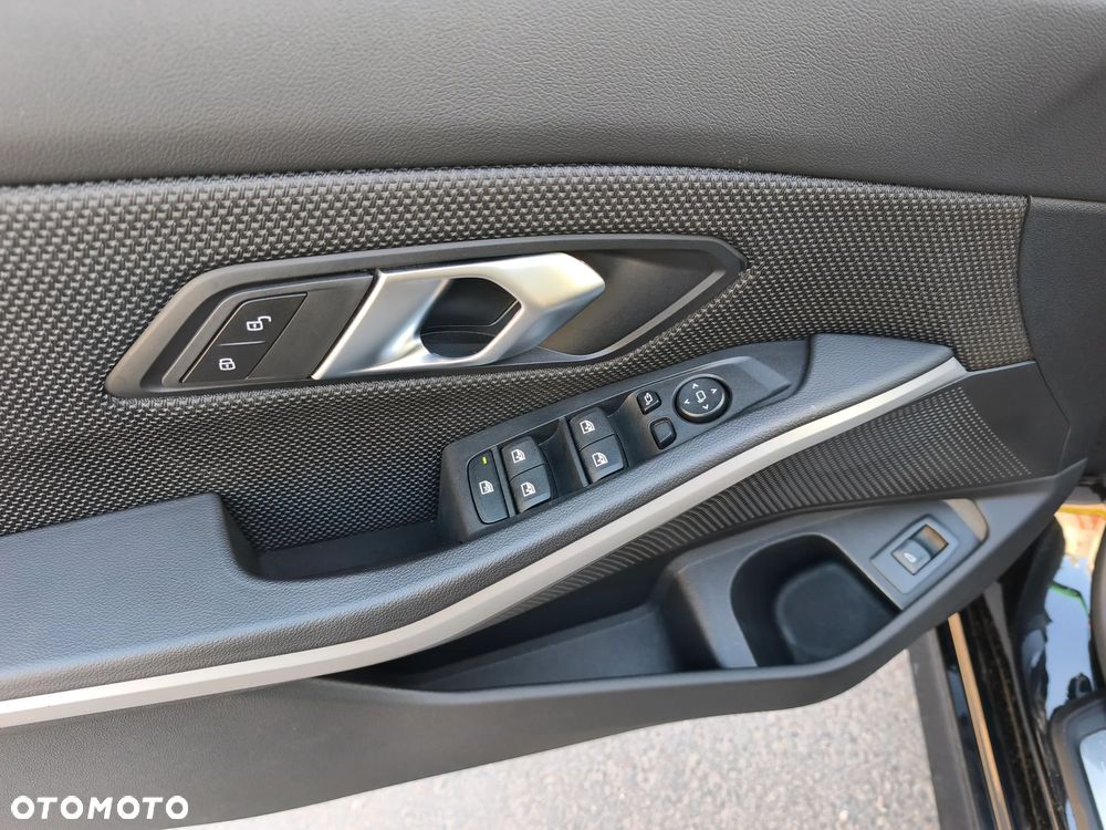 BMW Seria 3 318i Advantage - 37
