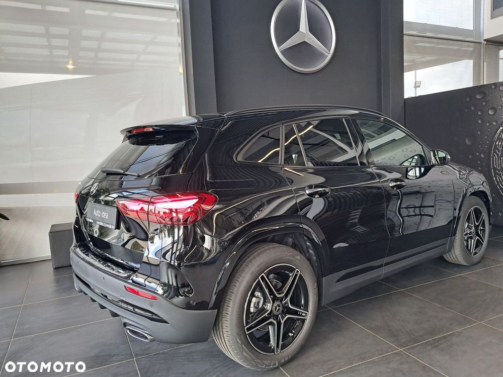 Mercedes-Benz GLA - 25