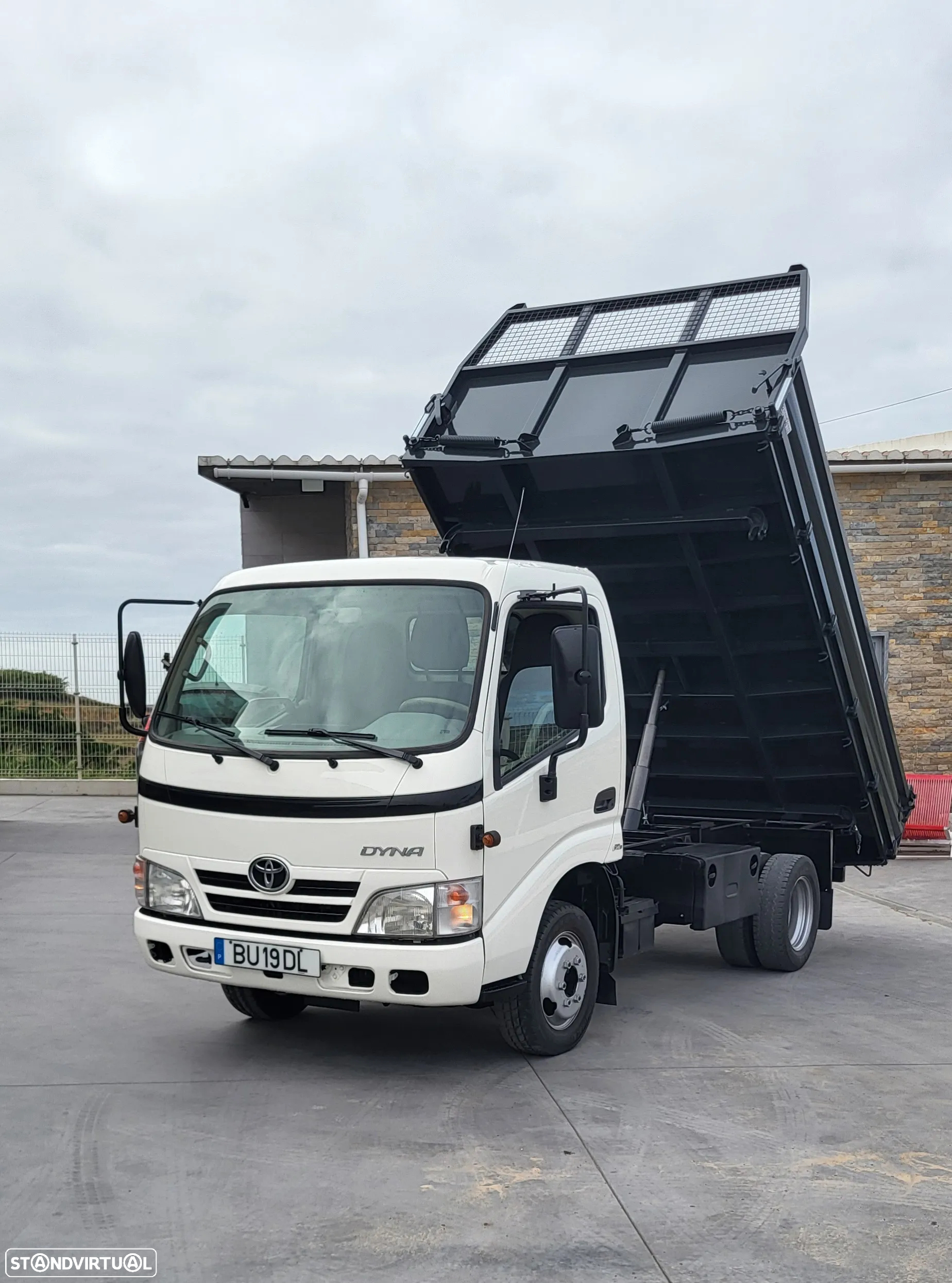 Toyota Dyna Tribasculante - 10