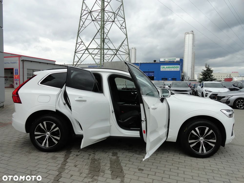 Volvo XC 60 B4 D AWD Geartronic Momentum Pro - 12