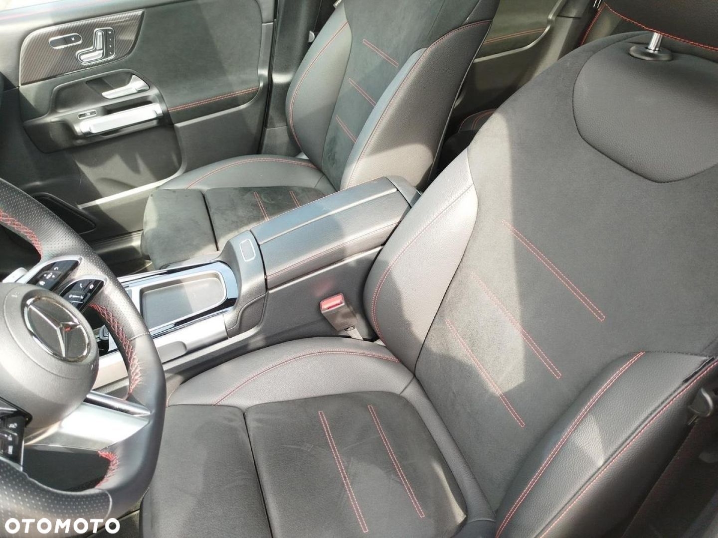 Mercedes-Benz GLB - 11