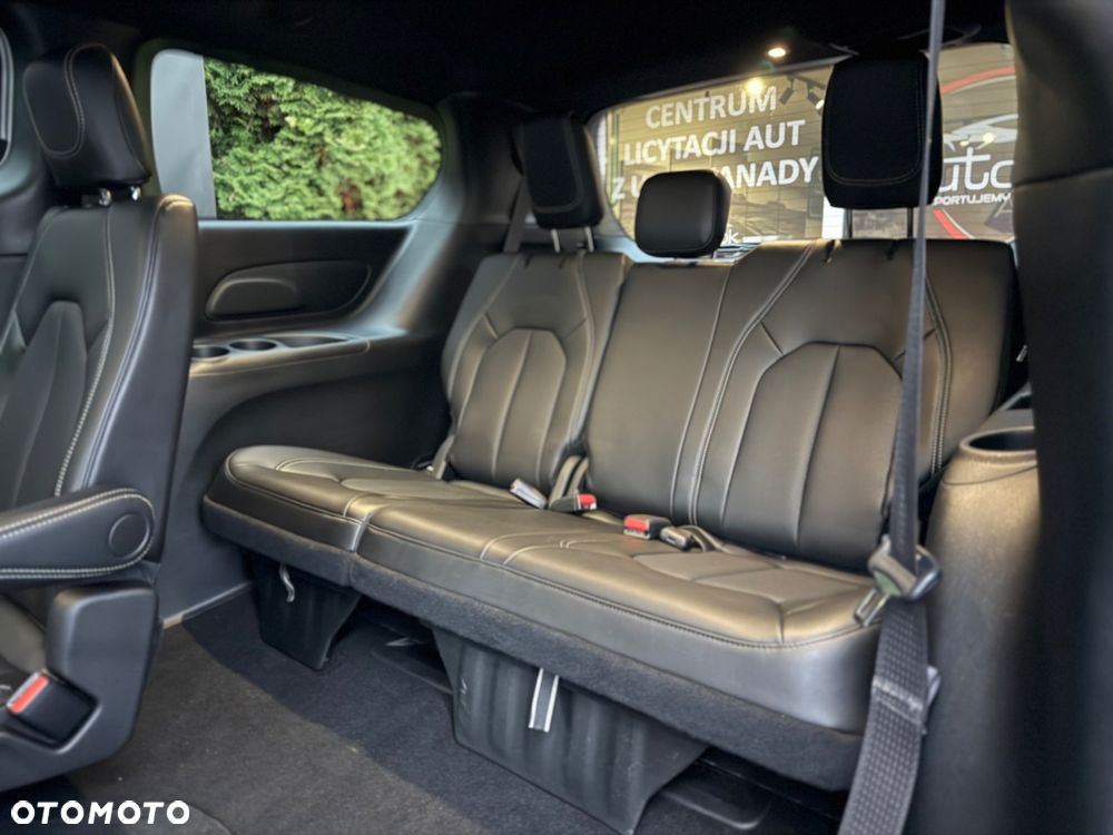 Chrysler Pacifica - 40