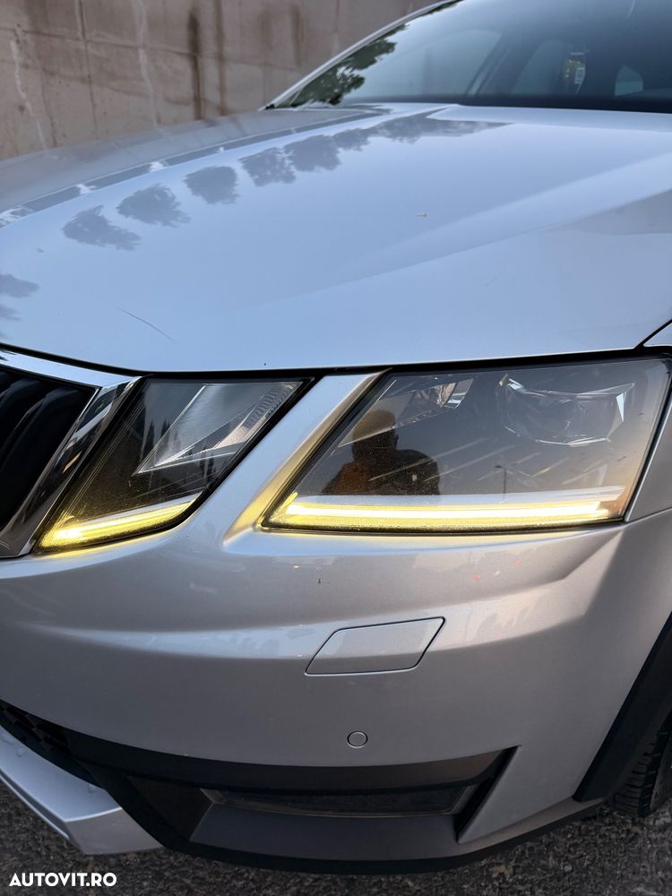 Skoda Octavia 2.0 TDI DSG 4X4 Style - 10