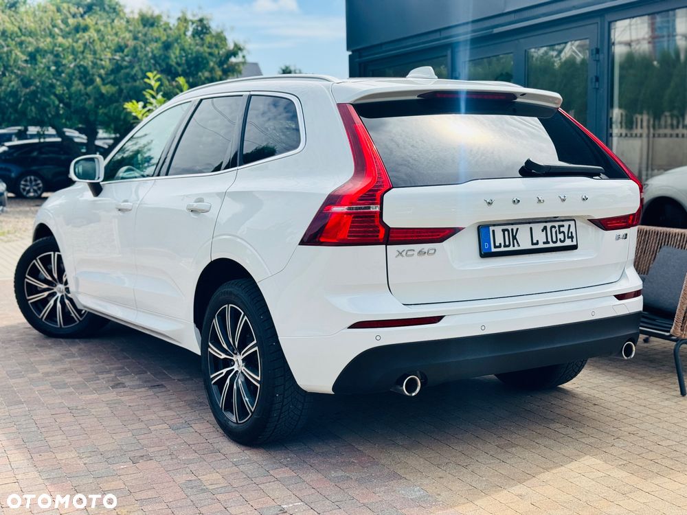 Volvo XC 60 B4 D AWD Geartronic Momentum Pro - 4