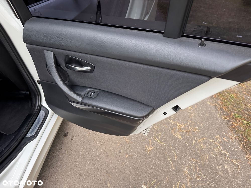 BMW Seria 3 318d DPF Touring Edition Sport - 23