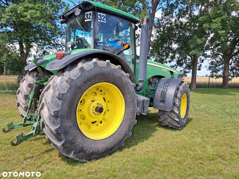 John Deere 8230 - 8