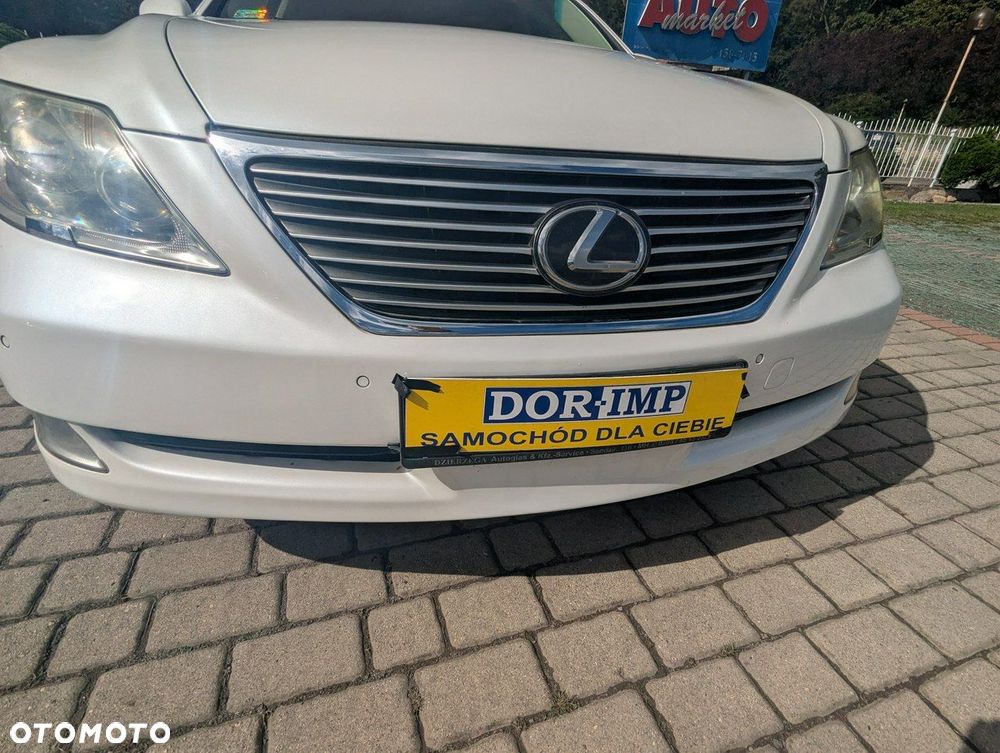 Lexus LS 460 AWD - 25
