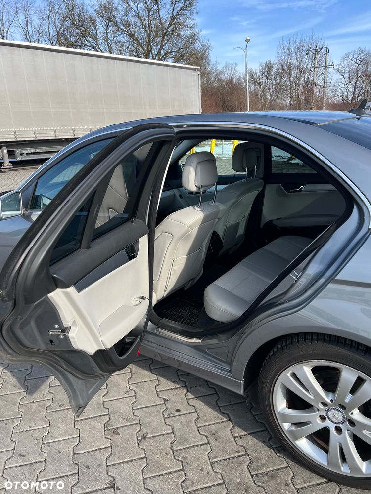 Mercedes-Benz Klasa C 180 CGI Automatik BlueEFFICIENCY Avantgarde - 6