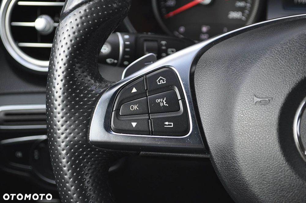 Mercedes-Benz GLC 350 e 4Matic 7G-TRONIC AMG Line - 26