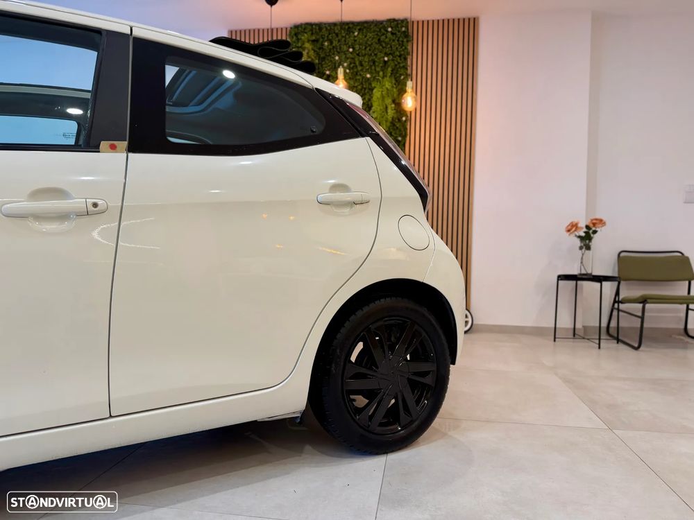 Toyota Aygo x-wave - 15