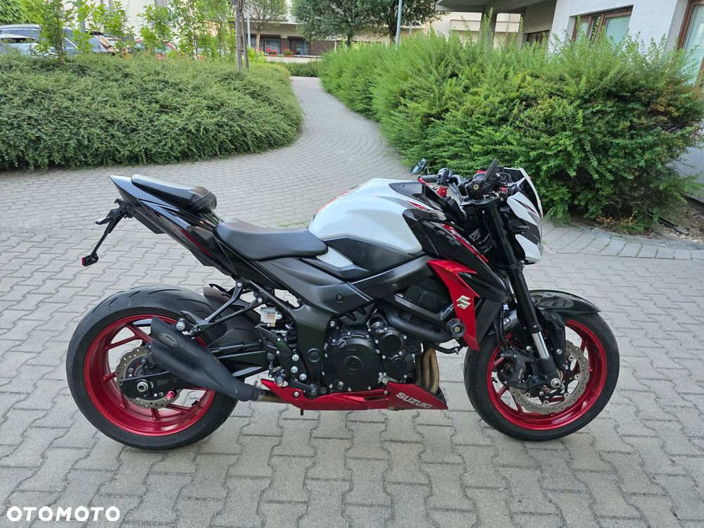 Suzuki GSX - 14