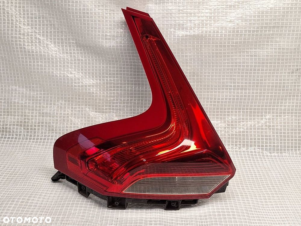 lampa tyl tylna lewa volvo v40 II 2012- 31395844 orginal europa demontaz - 1
