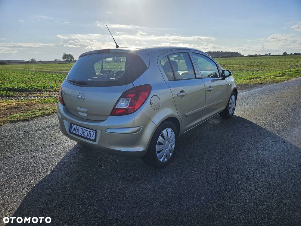 Opel Corsa 1.2 16V Cosmo - 8