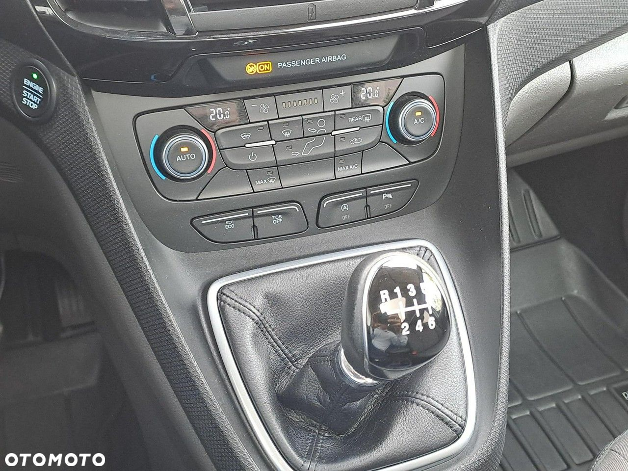 Ford Tourneo Connect Grand - 24