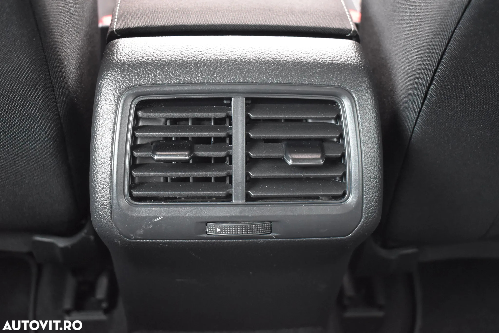 Volkswagen Golf Variant 2.0 TDI SCR DSG Highline - 25