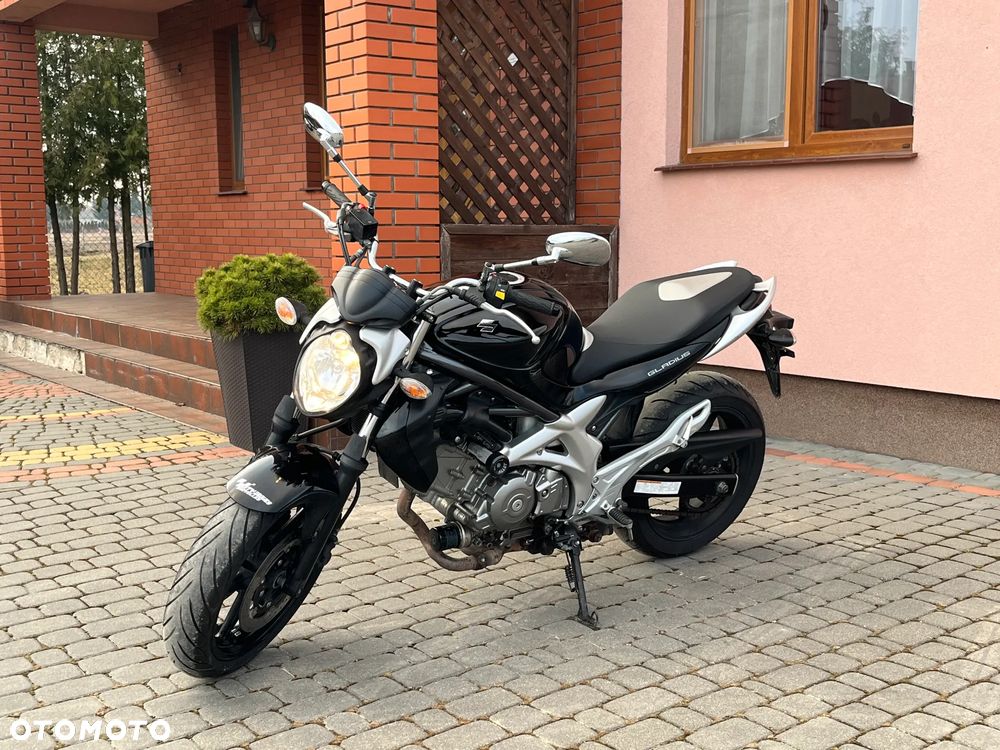 Suzuki Gladius - 8