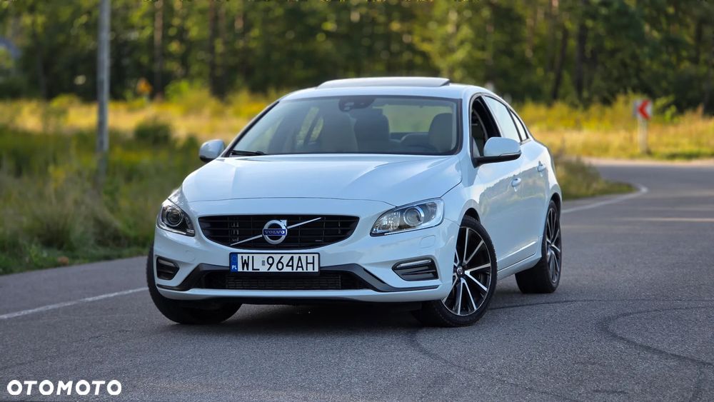 Volvo S60 T5 Drive-E Dynamic Edition (Momentum) - 1