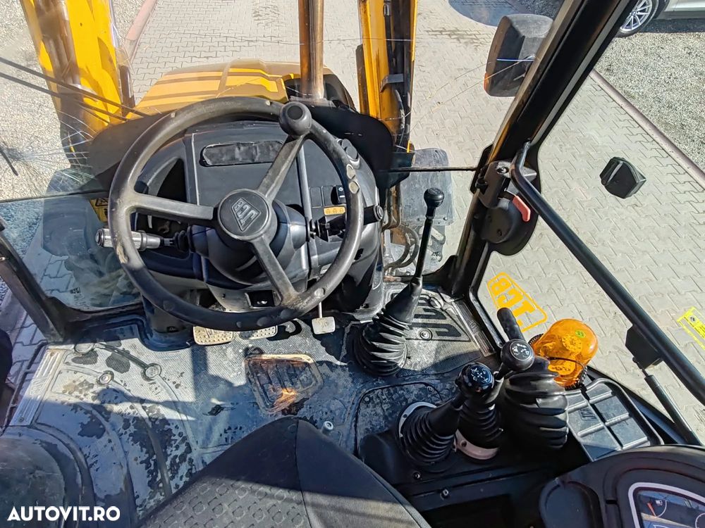 JCB 3CX - 4