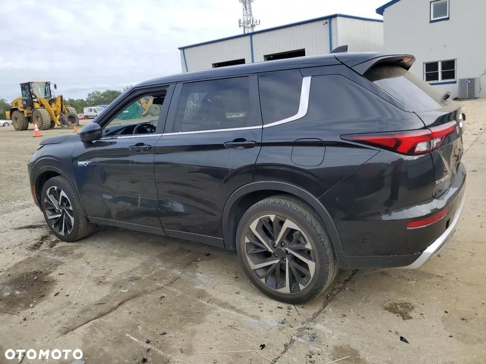 Mitsubishi Outlander - 2