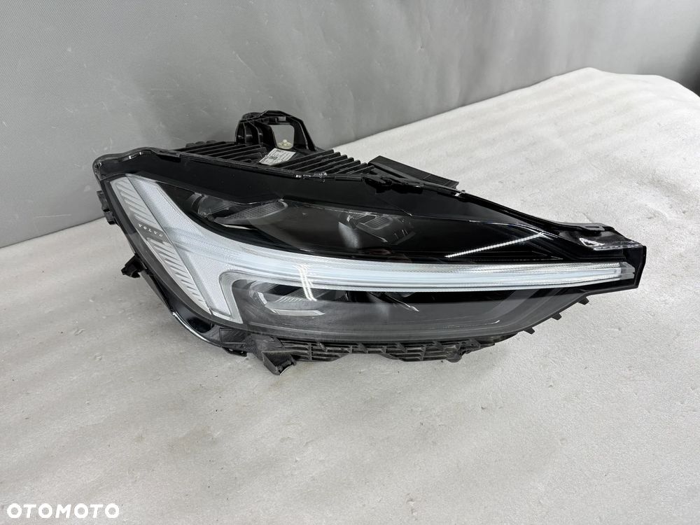 Reflektor Przód strona prawa Volvo XC60 II 32337375 MID LIFT - 2