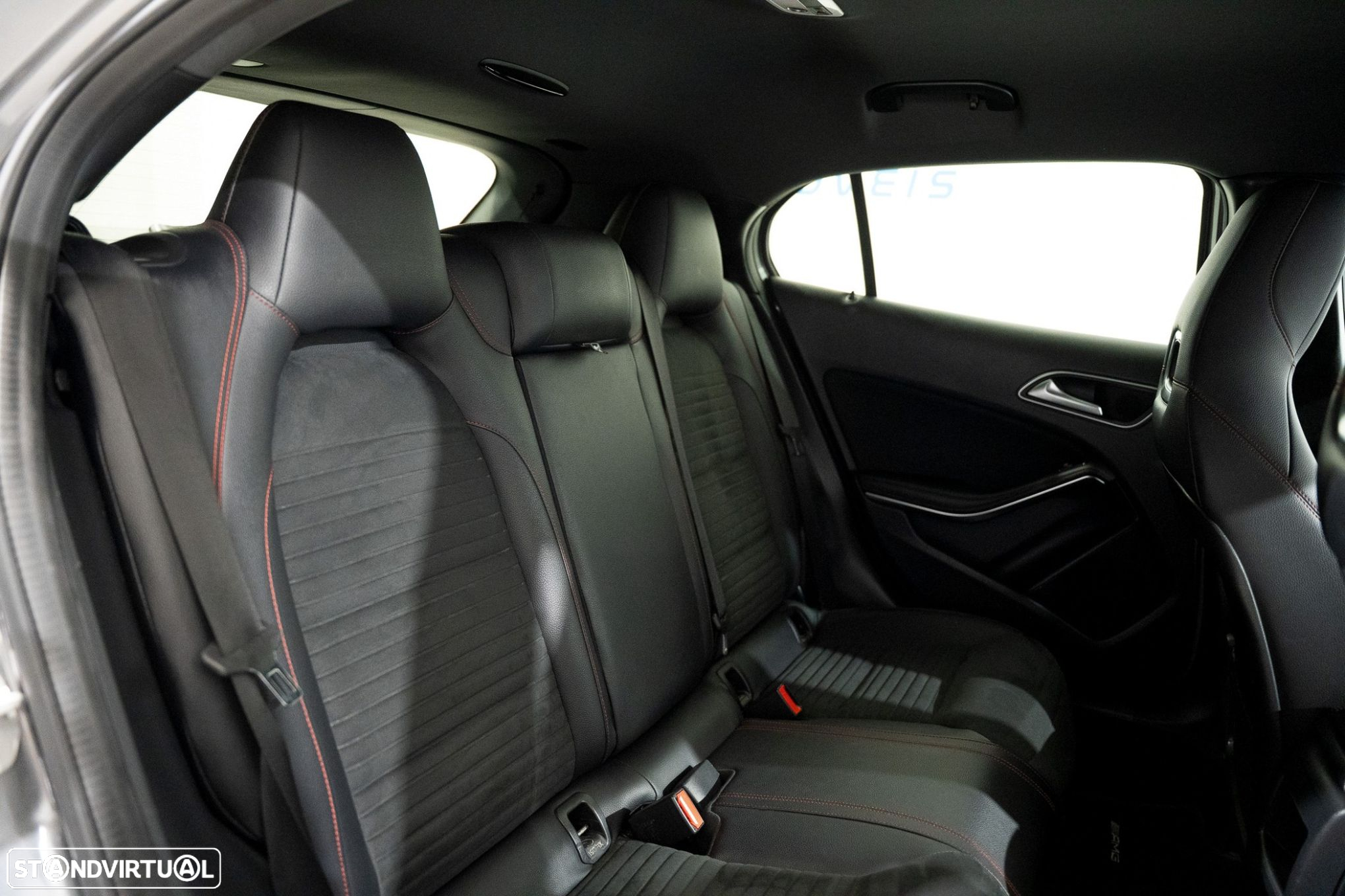 Mercedes-Benz GLA 180 d AMG Line - 14