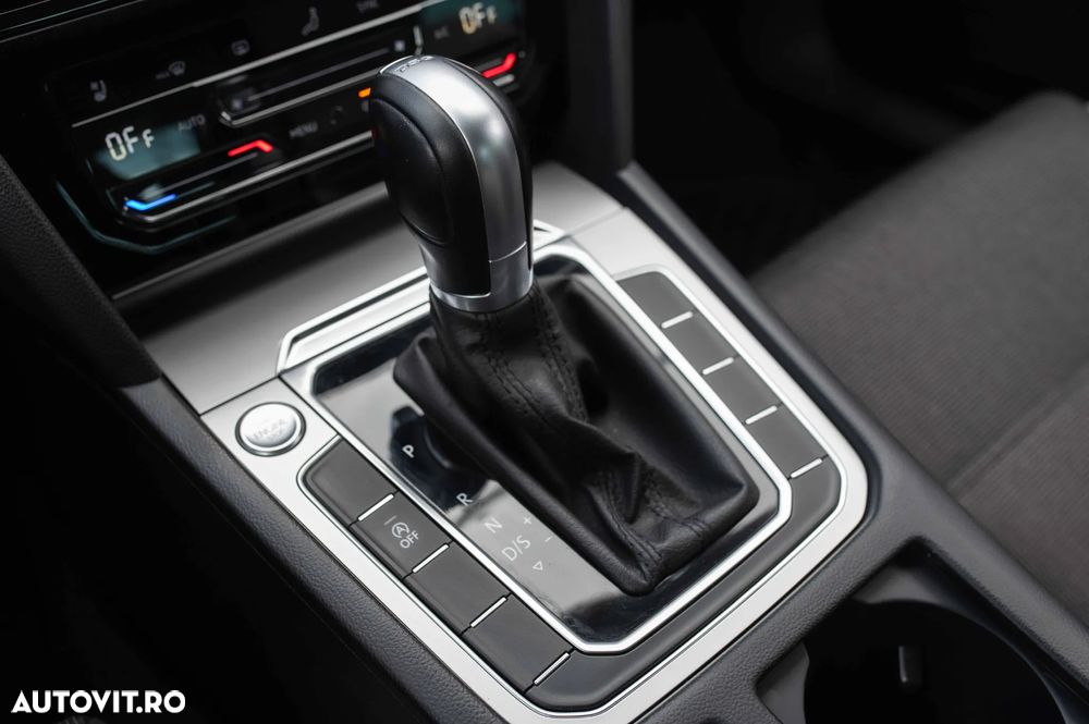 Volkswagen Passat 2.0 TDI DSG Highline - 35