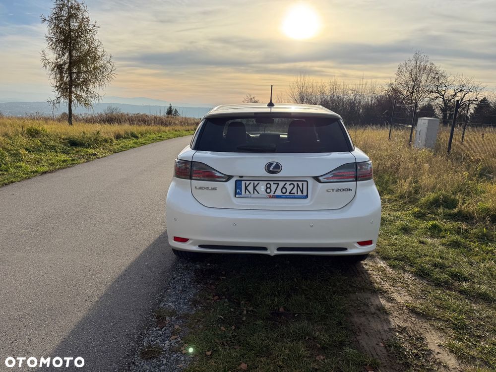 Lexus CT - 10