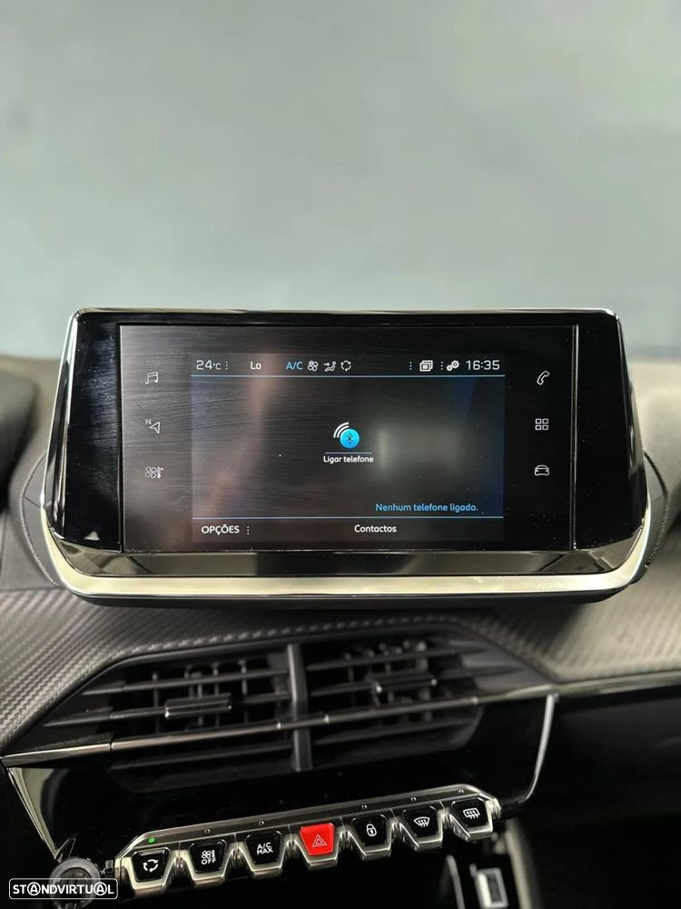 Peugeot 2008 1.2 PureTech Allure - 12