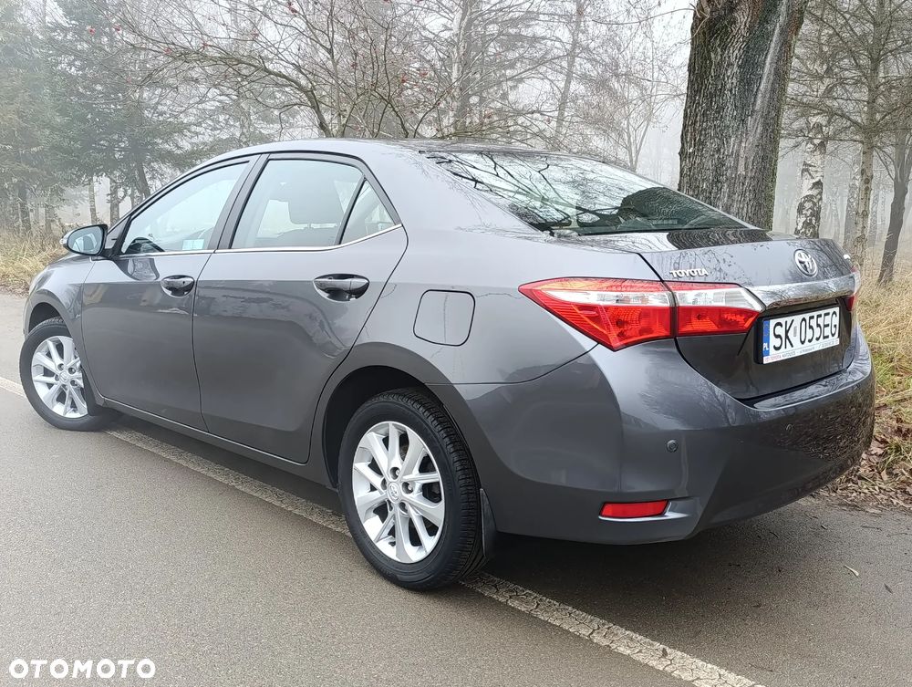Toyota Corolla 1.6 Premium + - 2