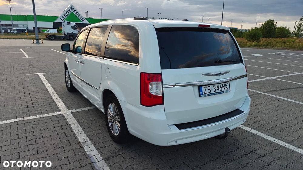 Chrysler Town & Country - 9