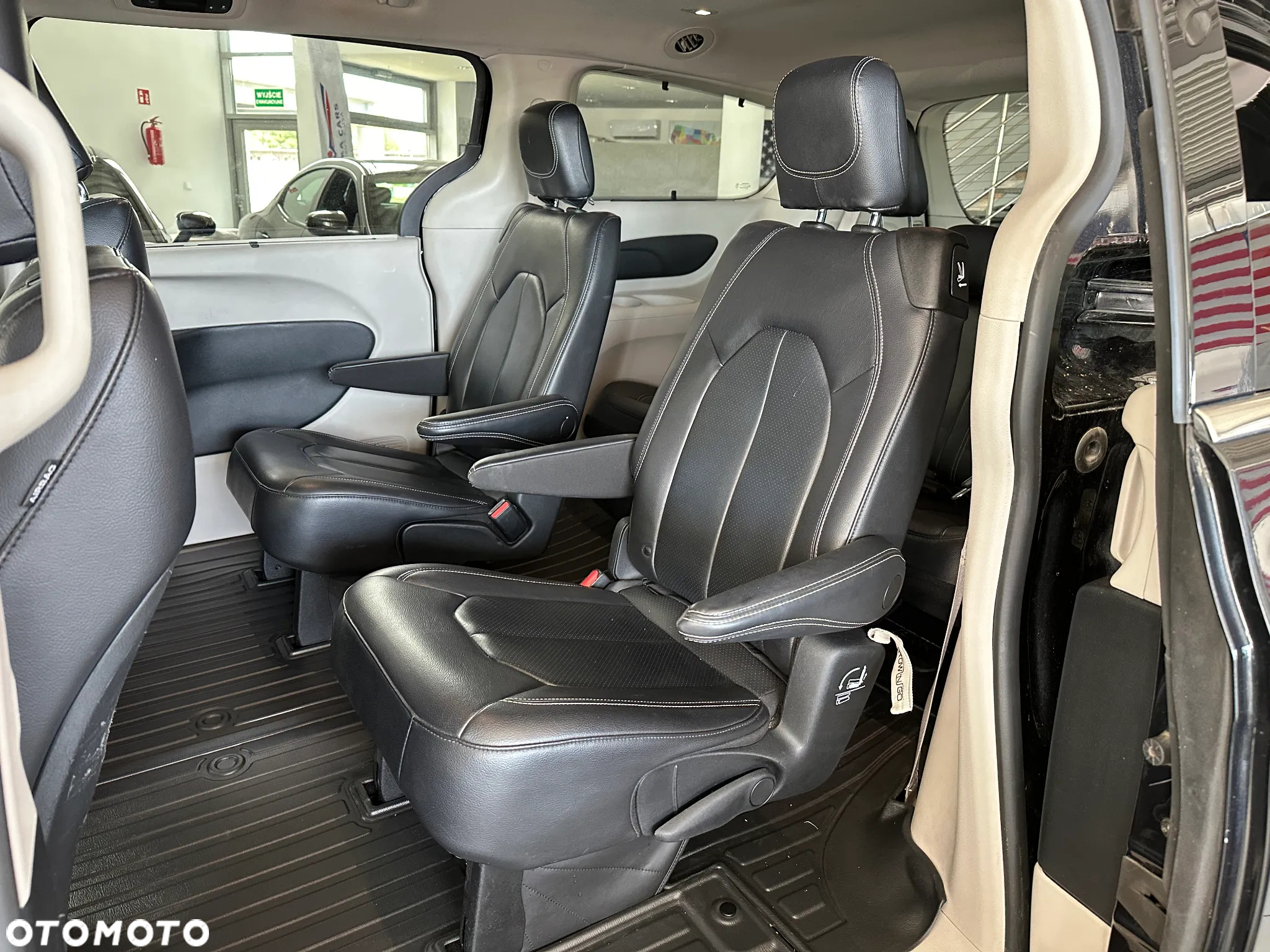 Chrysler Pacifica - 11